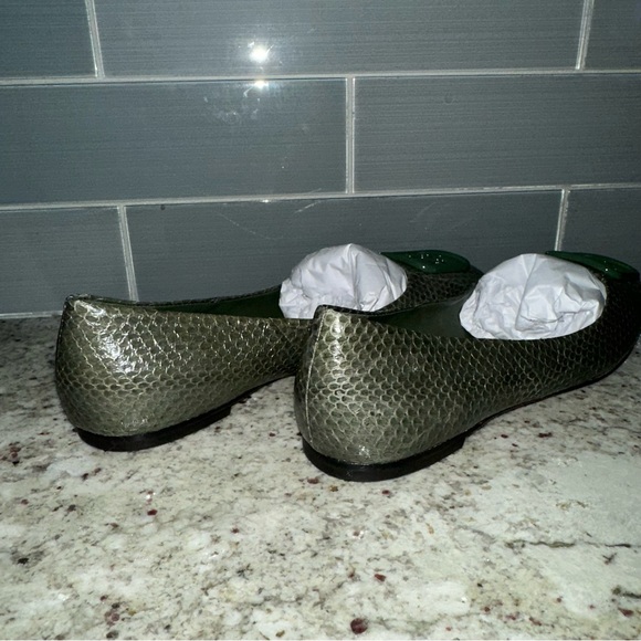 Size 9 Tory Burch Flats - Picture 6 of 10